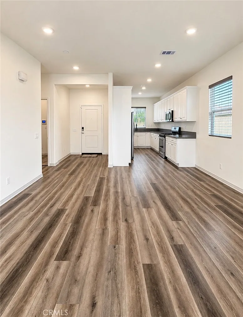 3 bed, 2.5 bath, 2251 sqft, $3,750 — Photo 3