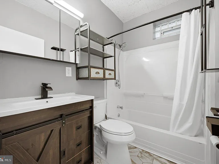3153 Richmond St #1 — Photo 10
