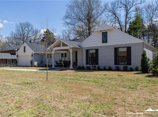 2381 E Golden Oaks Dr, Fayetteville, AR 72703