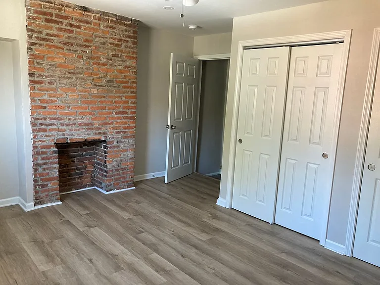 2BR/1BA Townhouse in Central Northside! September 1 Move in! — Photo 11