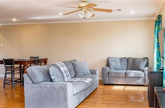 4th image of 994 Sunmeadow Dr