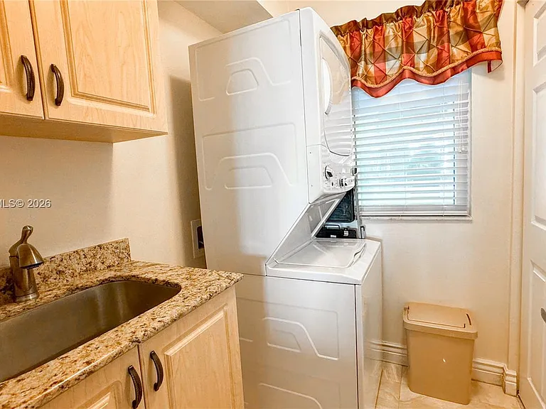 18100 N Bay Rd #1106 — Photo 5