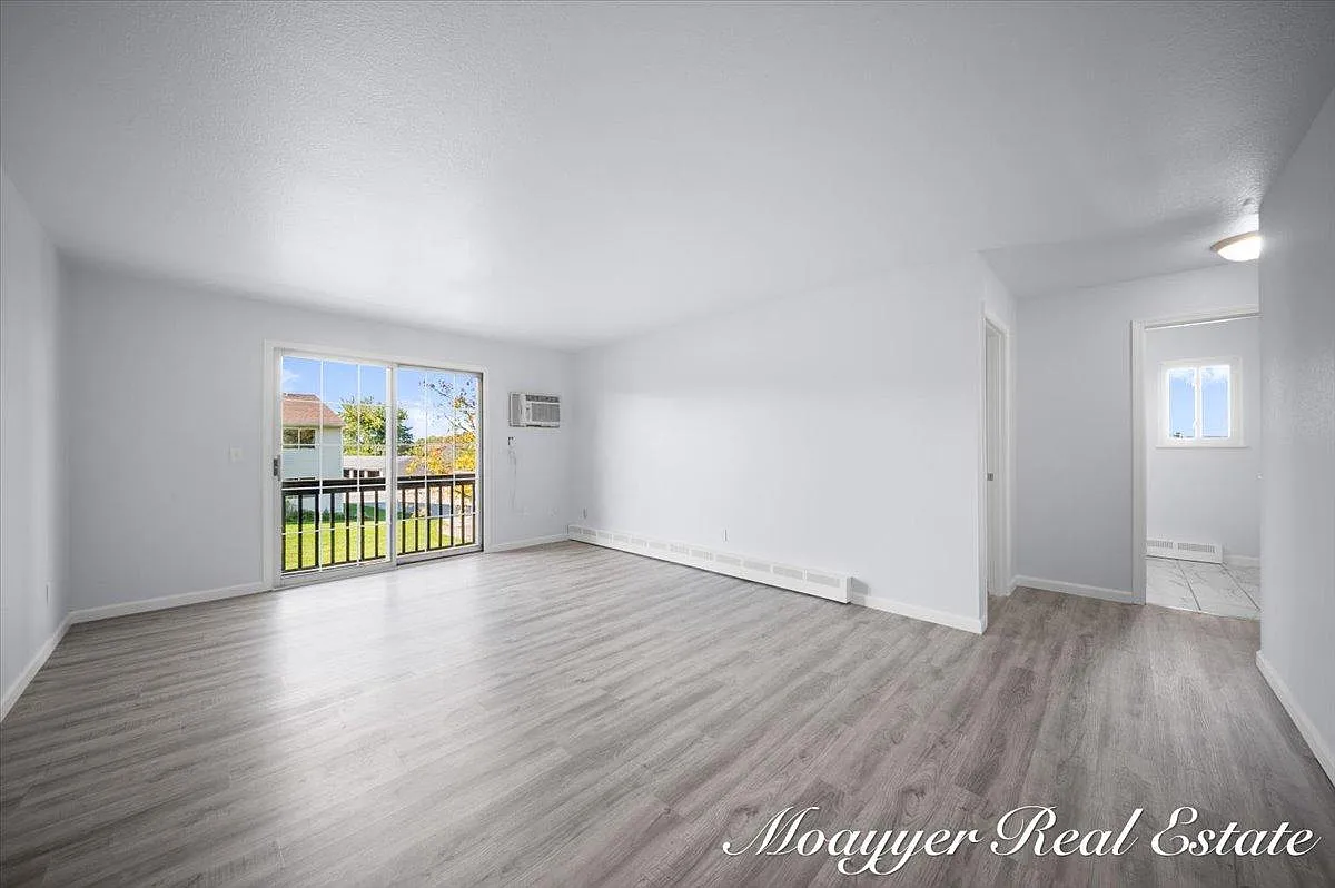 1051 Abbey Ct - Unit 2 — Photo 2