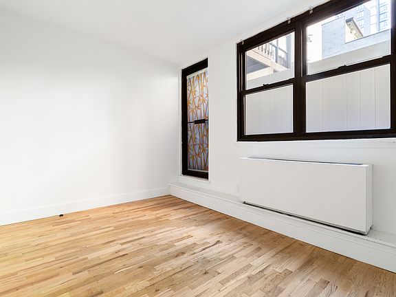 4th image of 207 E 37th St #2LL