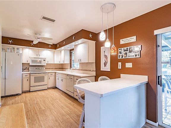 4th image of 3602 57th Avenue Dr W