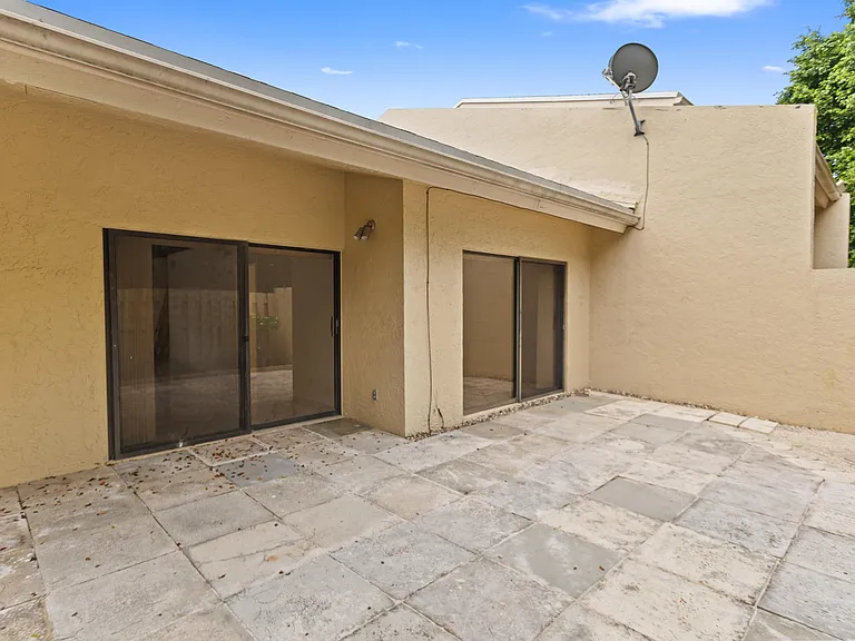 1400 NW 9th Ave #B-14 — Photo 32