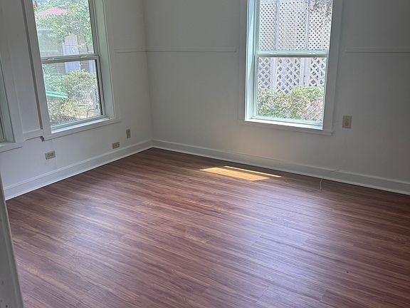 4th image of 807 E Tom Green St
