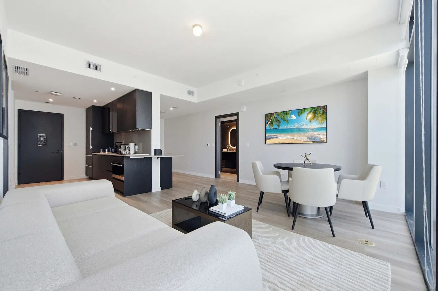 2 bed, 2.0 bath, 1097 sqft, $8,702 — Photo 3