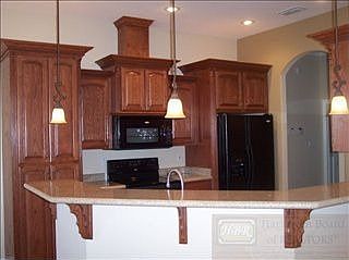 3rd image of 714 Hawthorne Ln