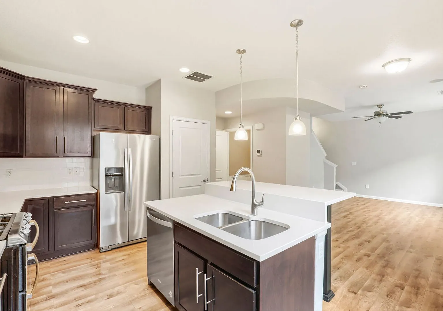 Evolve Real Estate: Charming 3-Bedroom, 3-Bathroom Townhome | 1,376 SQFT | 2-Car Attached Garage — Photo 4