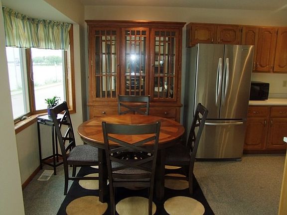 4th image of 903 E Lakeshore Dr