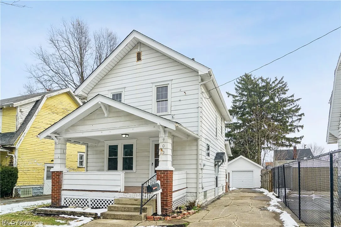 903 Rowe St photo 1