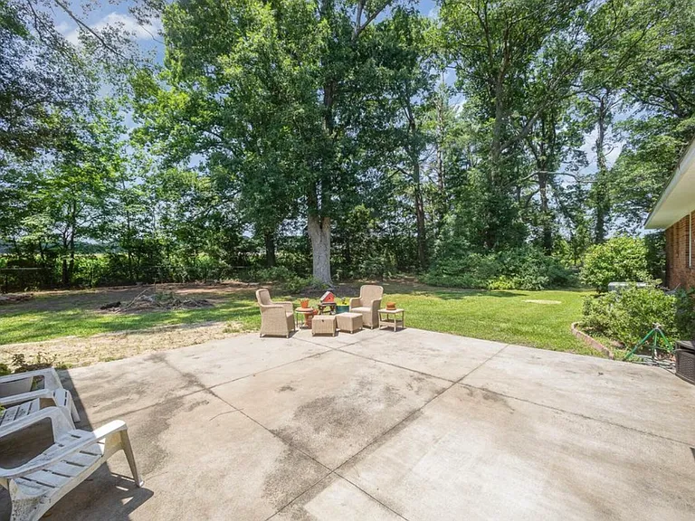 101 Trotwood Dr — Photo 4