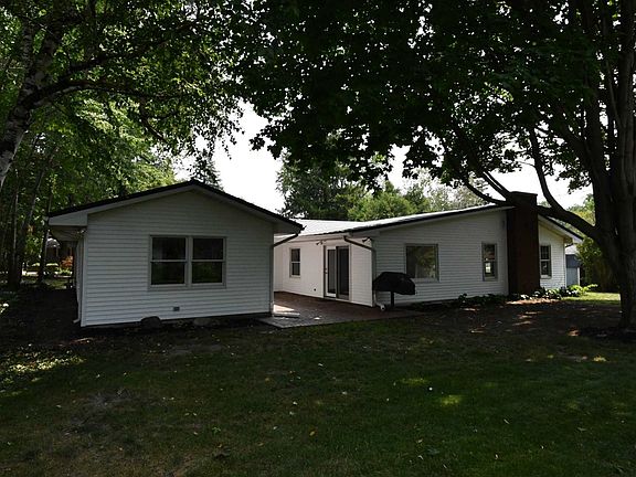 5th image of 2613 Martin Manor Dr