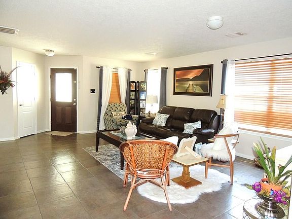 4th image of 315 Remington Bend Ct