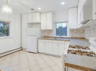 44 Garden St, Saddle Brook, NJ 07663
