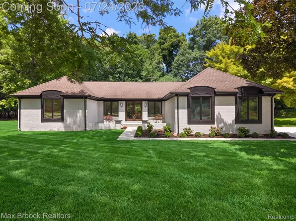5218 Cherokee Ct, Troy, MI 48098