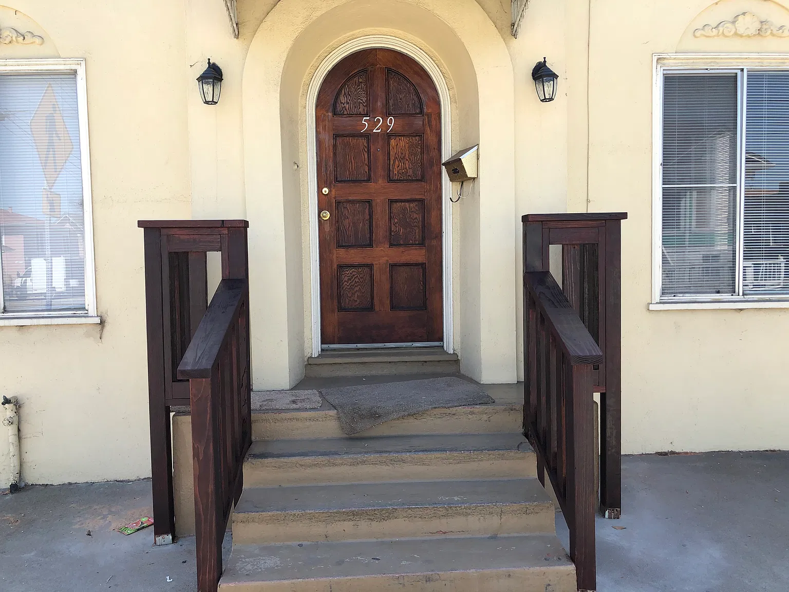 2 bed, 900 sqft, $3,080 — Photo 2