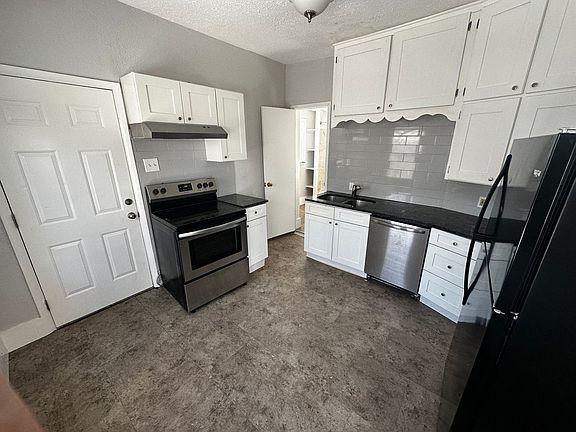 4th image of 2634 Lafayette St