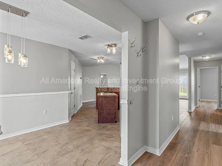 203 Citadel Ln — Photo 5