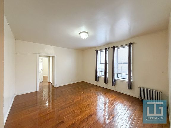 3rd image of 4996 Broadway APT 4B