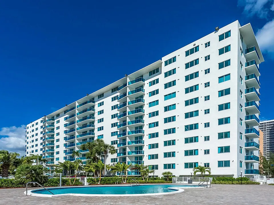 Wake Biscayne Bay