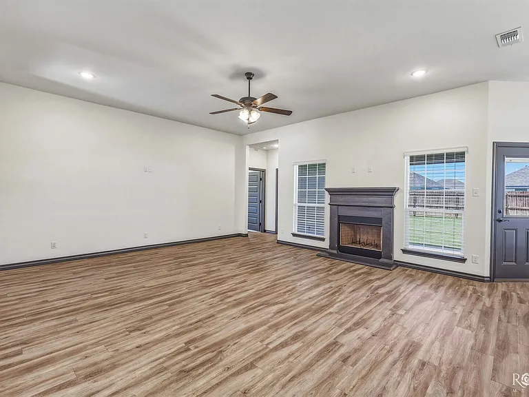 1913 Lamplighter Ln — Photo 11