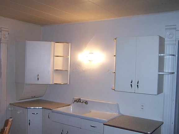 2nd image of 311 Thompson St APT 5