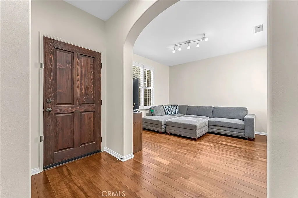 2 bed, 2.5 bath, 1021 sqft, $3,800 — Photo 2