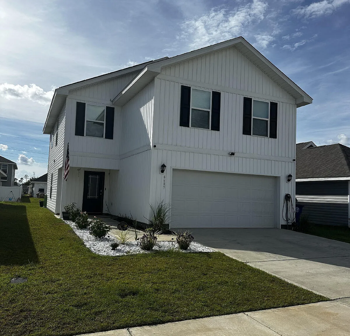 4 bed, 2.5 bath, 1975 sqft, $2,300 — Photo 1