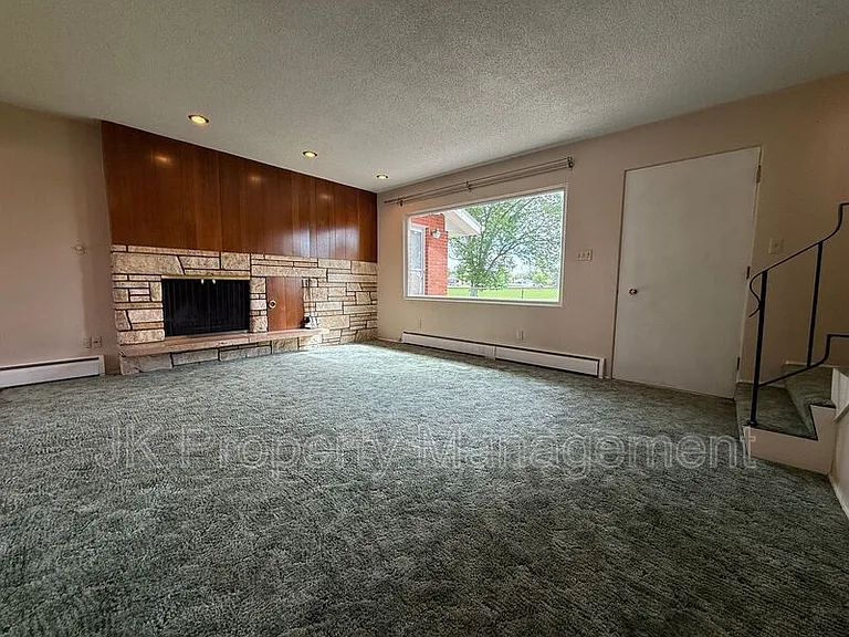 820 2nd Ave NW #2 — Photo 8