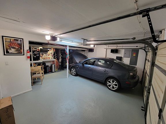 4th image of 83 Bayview Dr