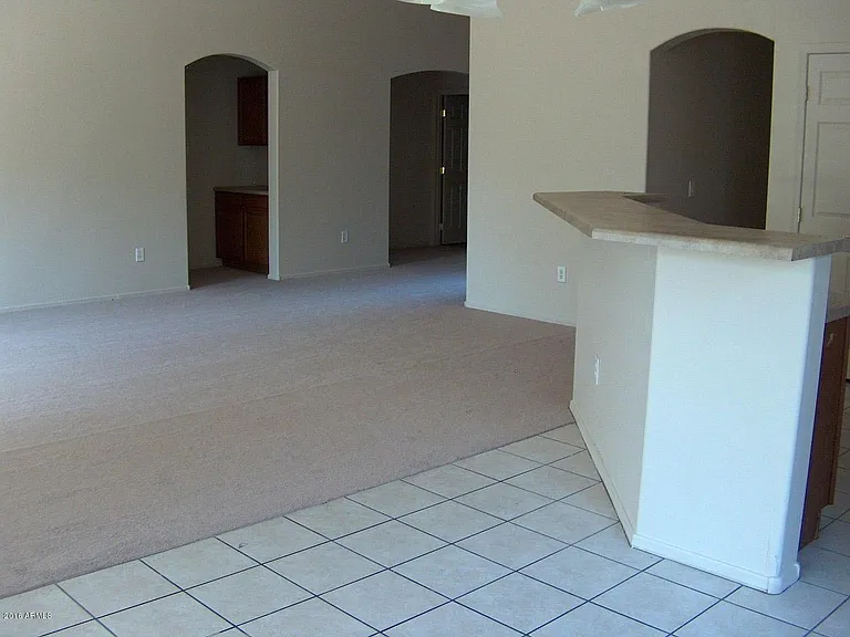 11229 W Chase Dr — Photo 2