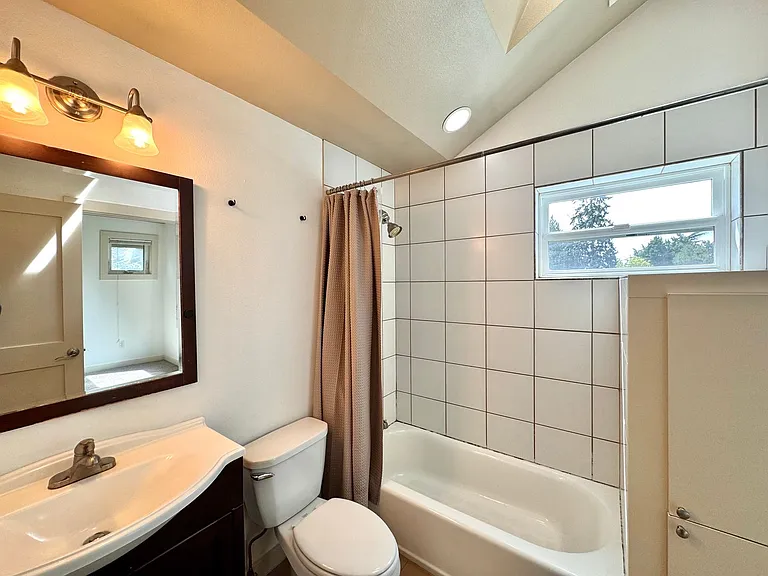1409 N Northgate Way #A — Photo 13