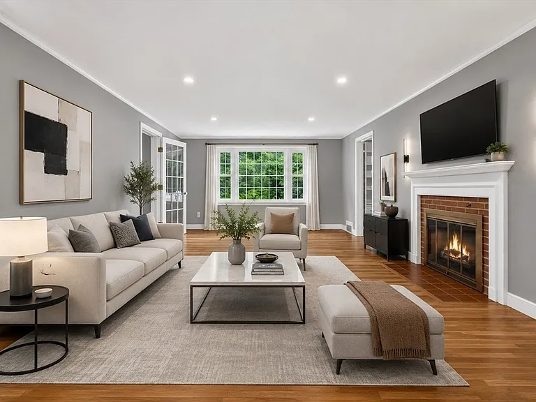 131 Montvale Rd — Photo 5