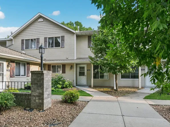 7662 13th St N, Oakdale, MN 55128