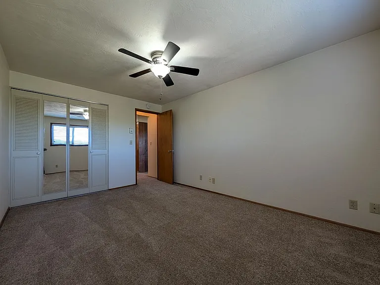 Silver Lace Apartments — Photo 12