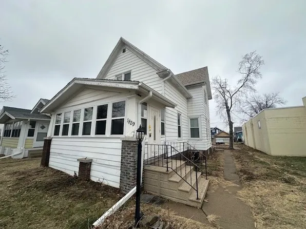 1829 J St SW, Cedar Rapids, IA 52404