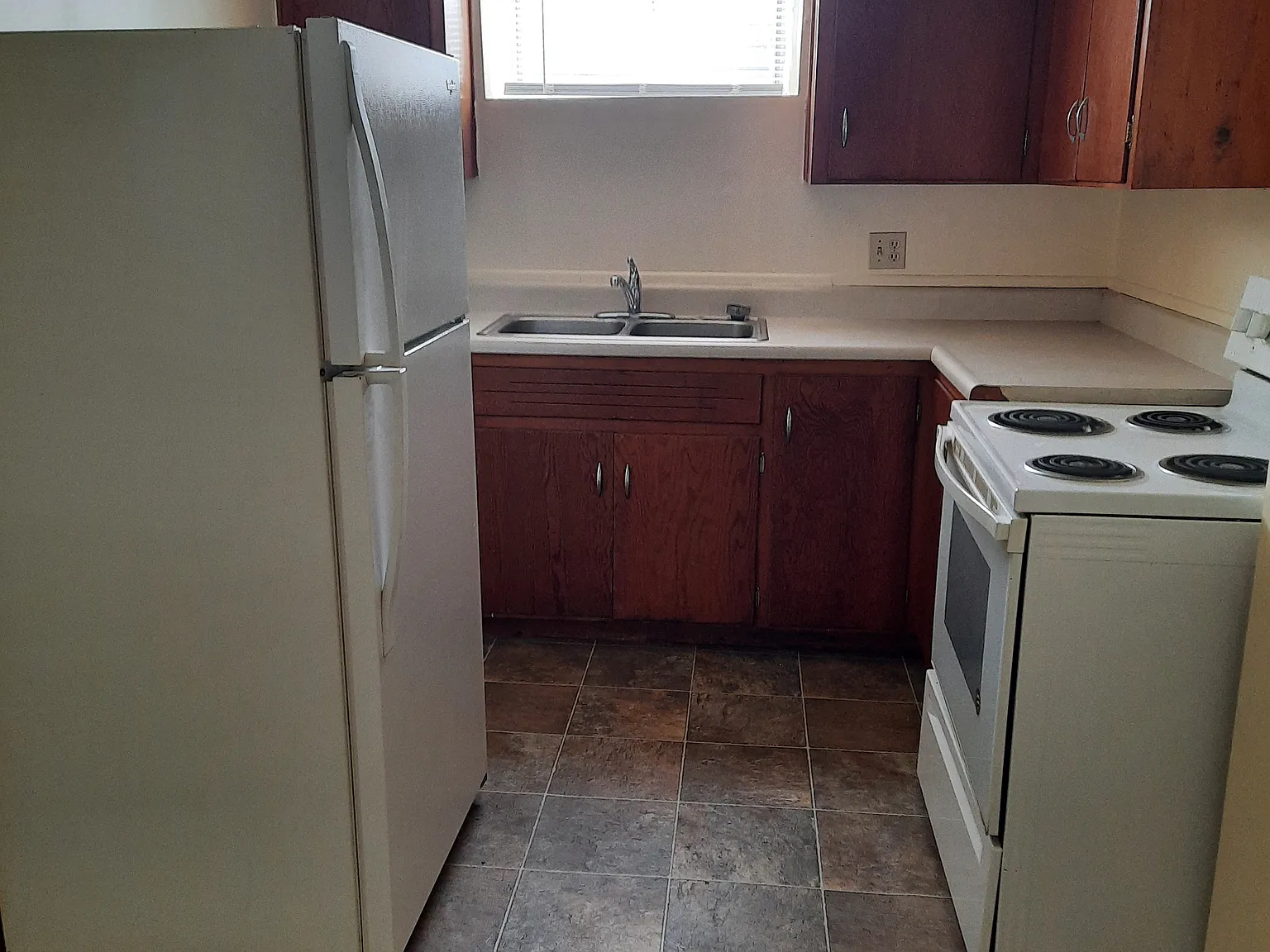 611 S 2nd St — Photo 2