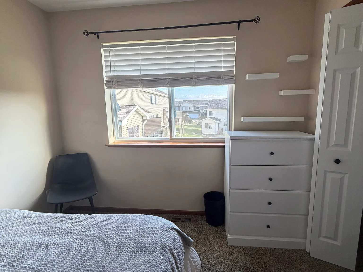 4 bed, 2165 sqft, $650 — Photo 2