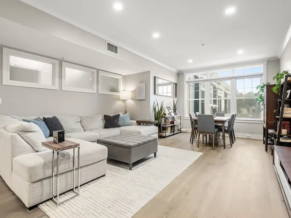 353 Summer St Unit 310, Somerville, MA 02144