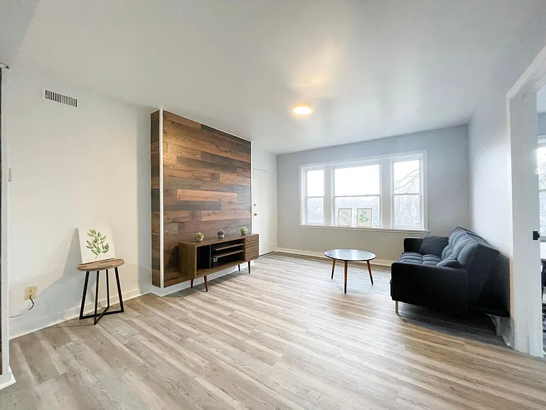 5735 Hobart St #3 — Photo 3