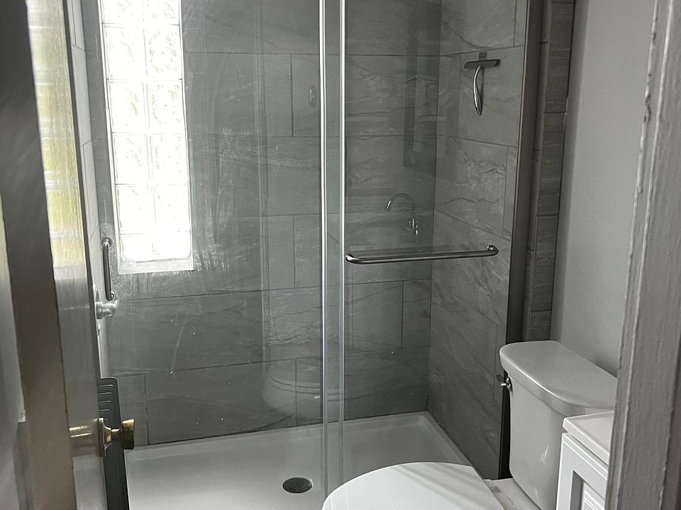 1st image of 557 Wiltshire Blvd Unit B