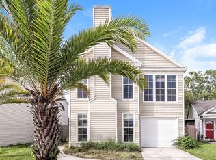 653 Staffordshire Dr E, Jacksonville, FL 32225