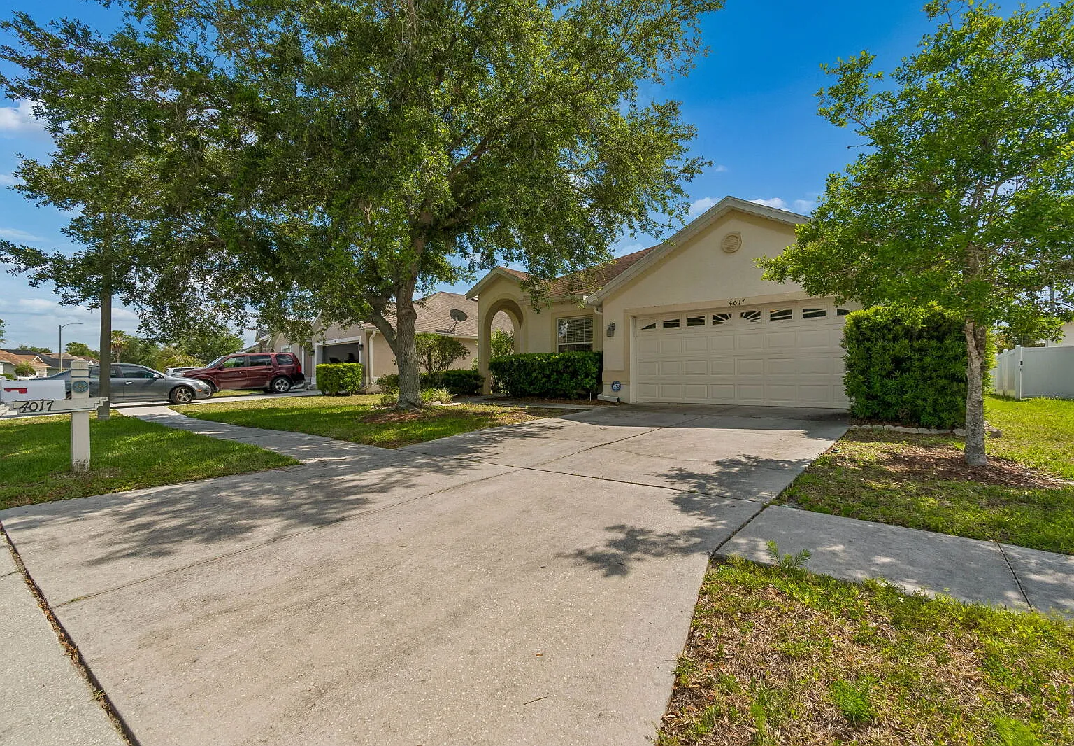 3 bed, 2.0 bath, 1730 sqft, $2,100 — Photo 3