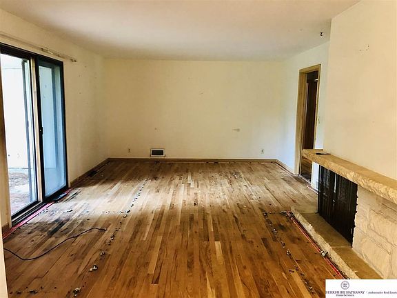 5th image of 9406 Douglas St