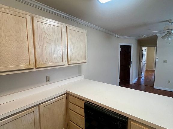 3rd image of 3018 Patterson Ave APT 10