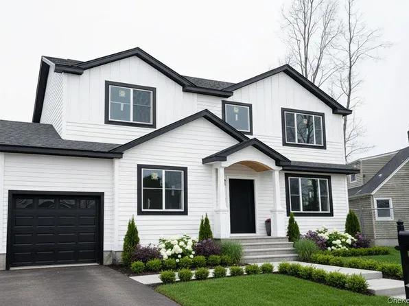 3 Bentley Road, Plainview, NY 11803