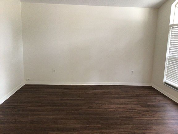 5th image of 715 Somerstone Dr