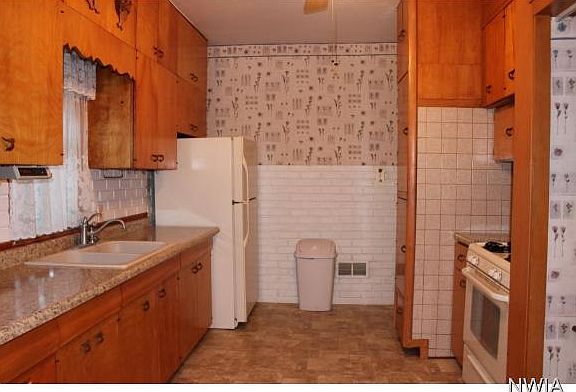 5th image of 2312 S Newton St